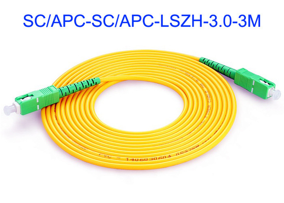 خزانة الاتصالات SC / APC Fiber Optic Patch يؤدي SM 3m صندوق نقل LSZH الغلاف الخارجي